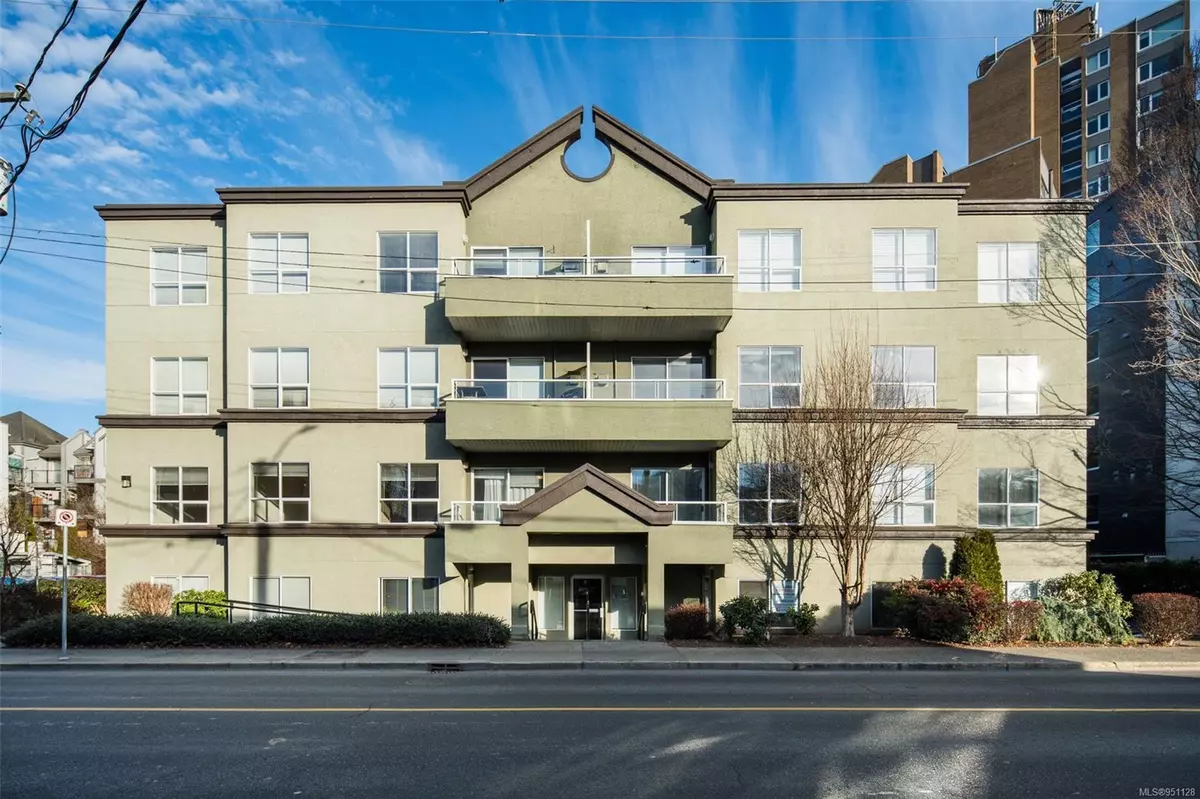 Victoria, BC V8W 1S1,832 Fisgard St #305