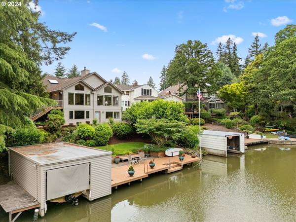 Lake Oswego, OR 97034,17288 CEDAR RD