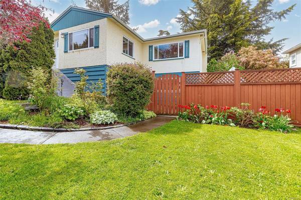 Saanich, BC V8X 3S8,1207 Pearce Cres