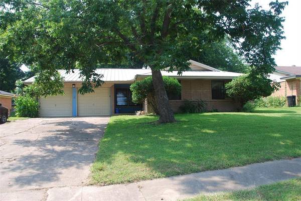 513 Lakeshore Drive, Ennis, TX 75119