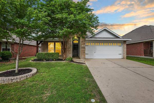 1615 Wildflower Drive, Waxahachie, TX 75165