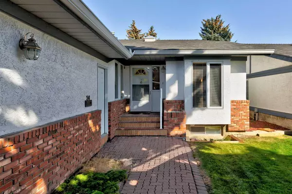 Calgary, AB T2W 4L8,36 Woodmeadow Close SW