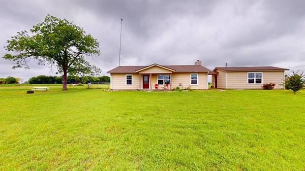 2851 Fm 339, Mount Calm, TX 76673