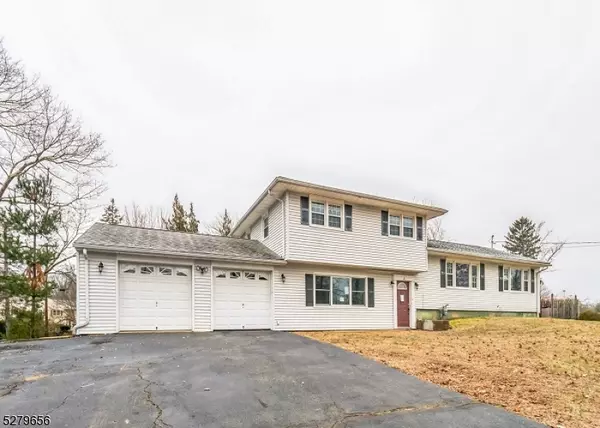 6 Golf Course Rd, Roxbury Twp., NJ 07876