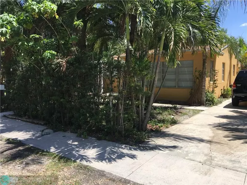 257 SW 7th St, Dania Beach, FL 33004