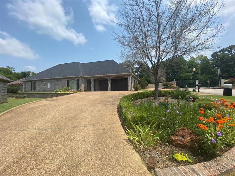 102 Timber Creek Court, Lindale, TX 75771