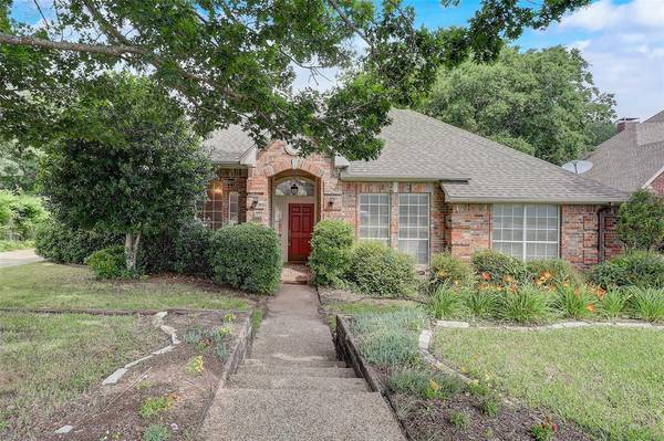 1113 Beaver Brook Lane,  Desoto,  TX 75115