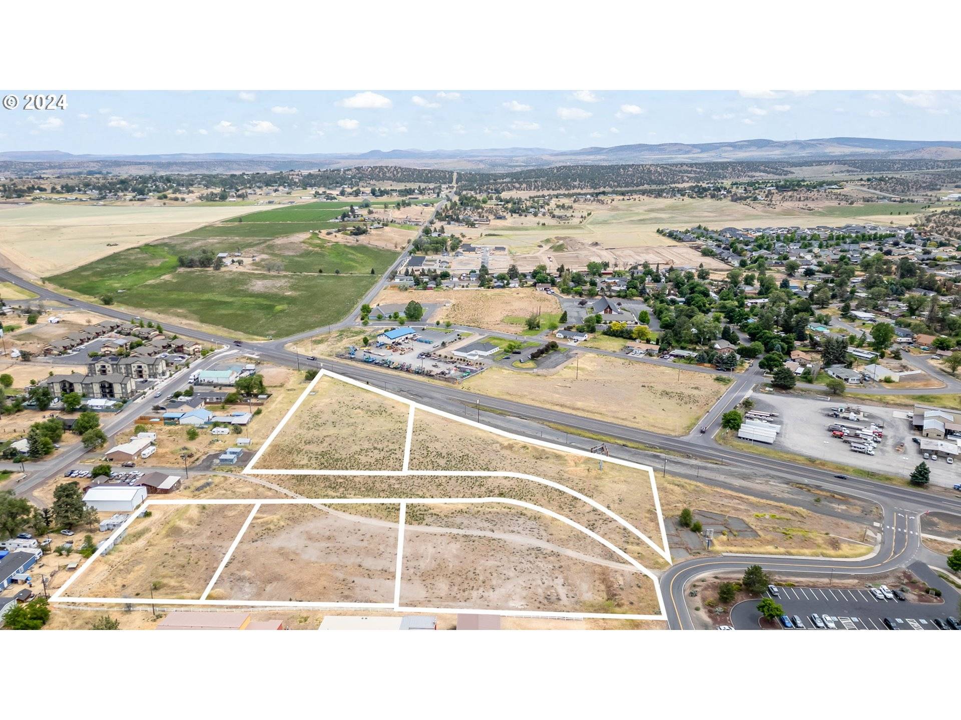Hwy 97, Madras, OR 97741
