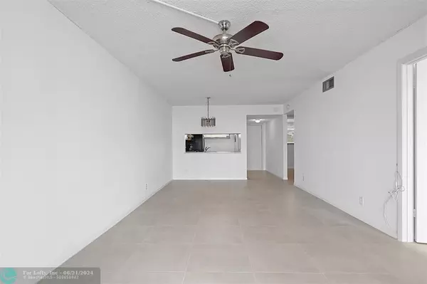 Oakland Park, FL 33309,111 Lake Emerald Dr  #409