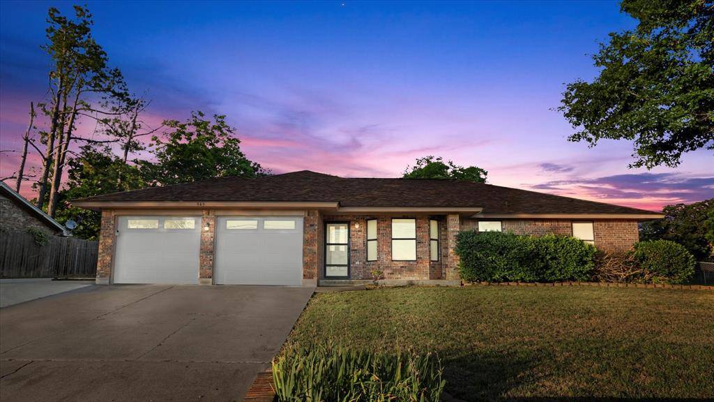 945 N Dale Avenue,  Stephenville,  TX 76401