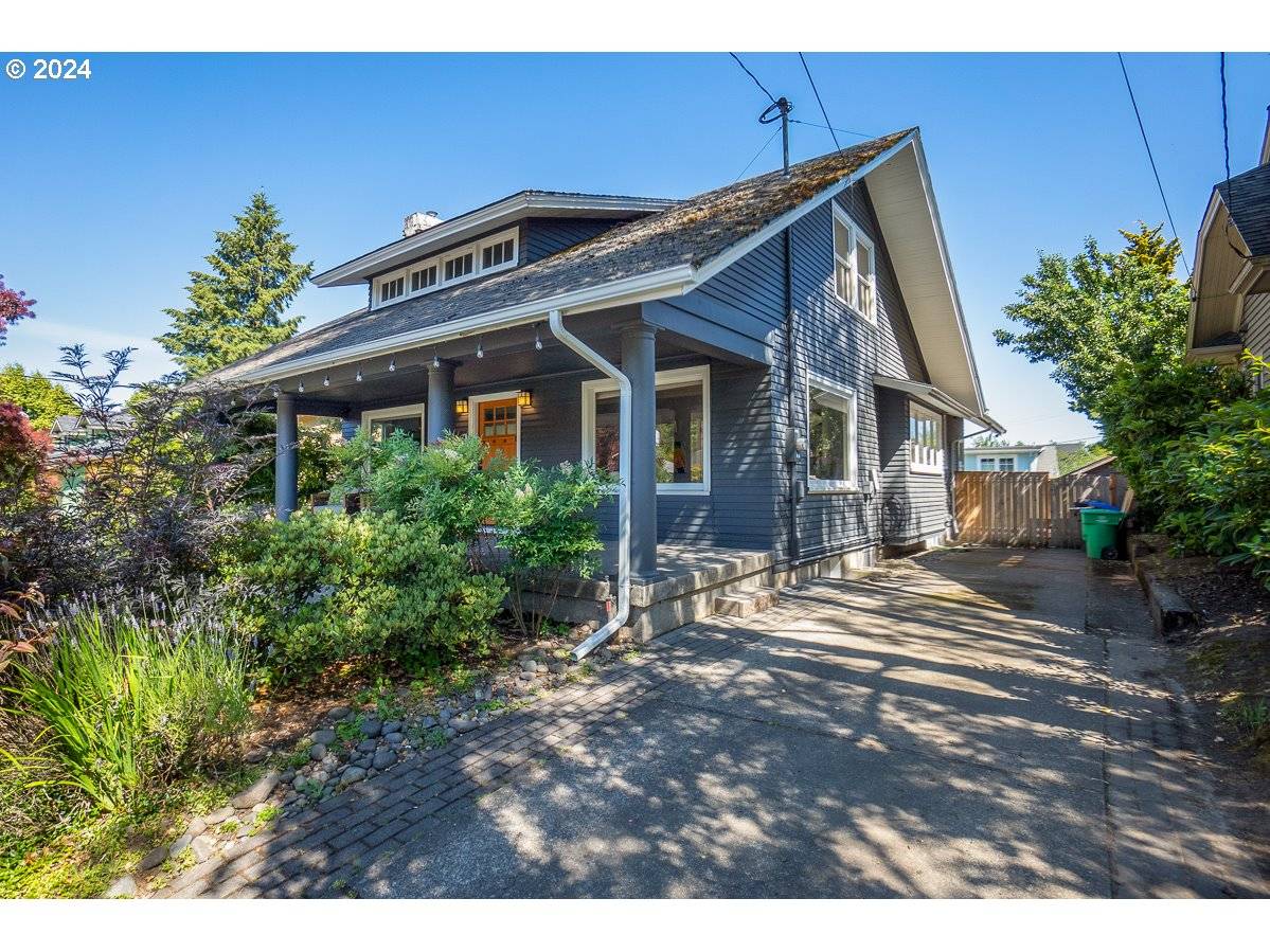 Portland, OR 97214,3245 E BURNSIDE ST