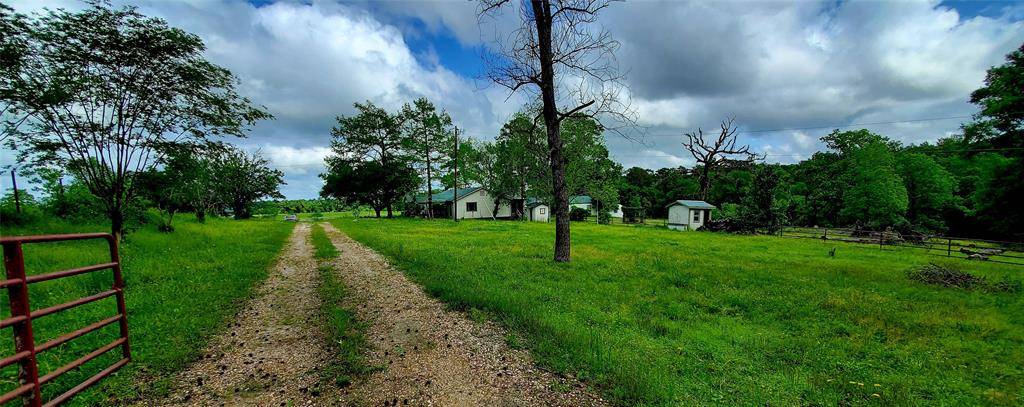 300 J W Reneau Lane, Livingston, TX 77351