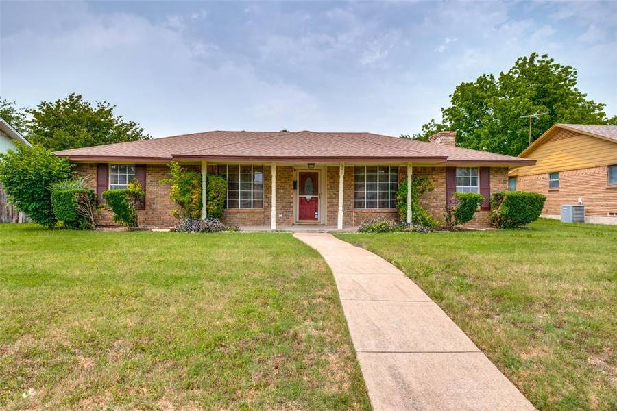 901 Sycamore Lane, Lancaster, TX 75146