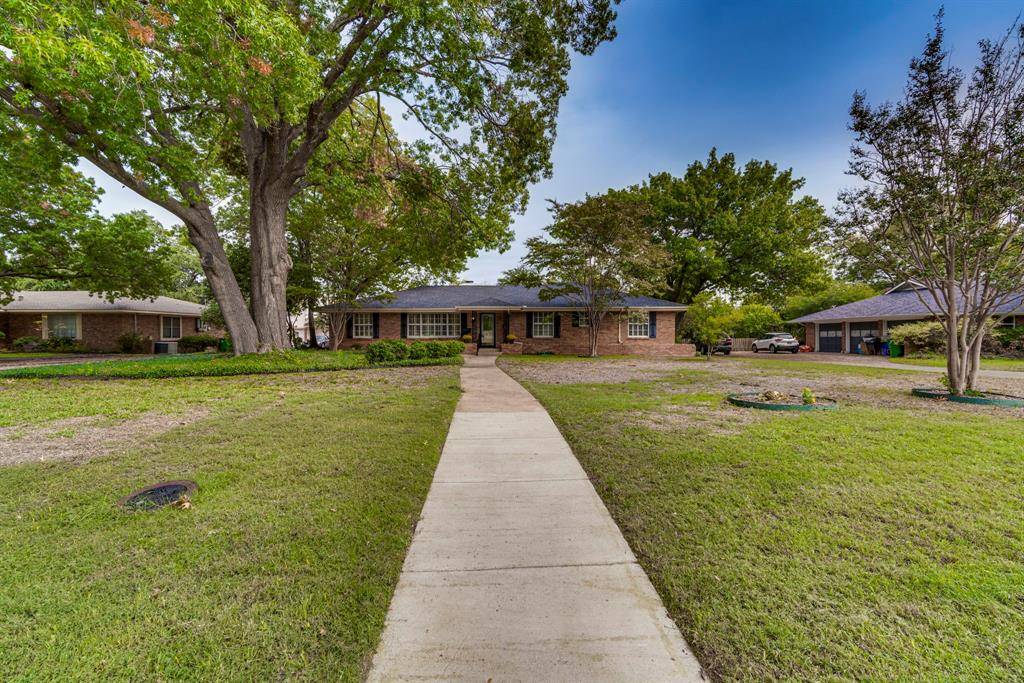 120 Overhill Drive,  Waxahachie,  TX 75165