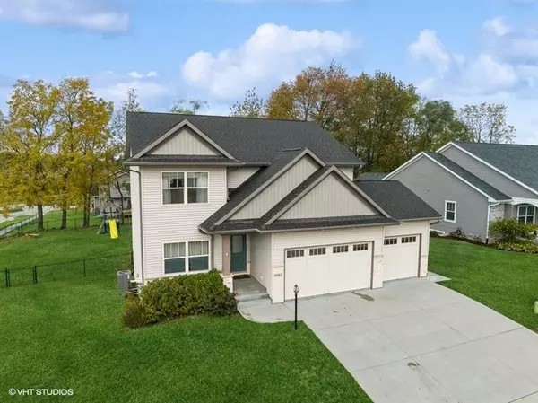 4062 Buckingham Ln, Iowa City, IA 52245