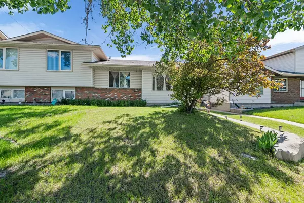 Calgary, AB T2W 3L3,325 Woodvale CRES SW