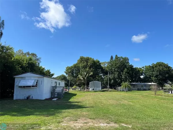 Moore Haven, FL 33471,556 Avenue E NW