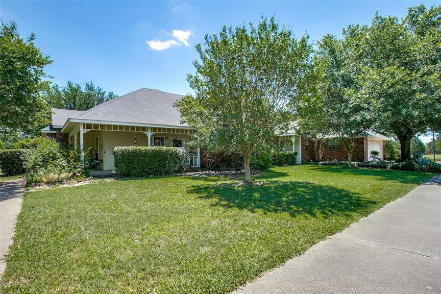 838 Meadow Lark Lane, Red Oak, TX 75154