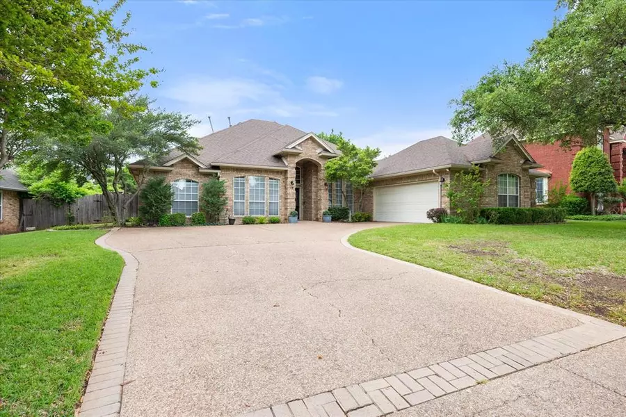 821 Muirfield Drive, Mansfield, TX 76063