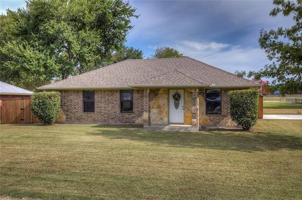 200 George Lane, Wolfe City, TX 75496