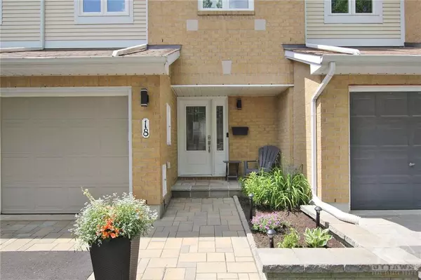 Ottawa, ON K2M 2L6,18 MEADOWBREEZE DR