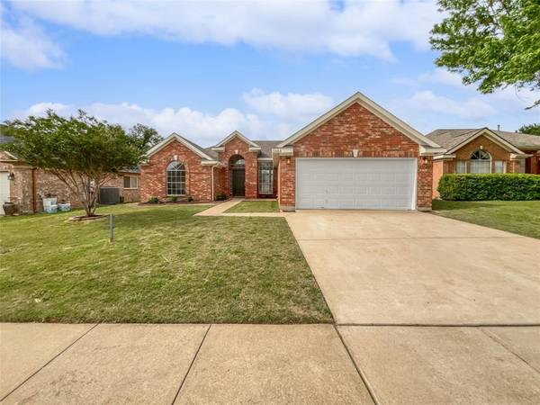 5684 Rockport Lane, Haltom City, TX 76137