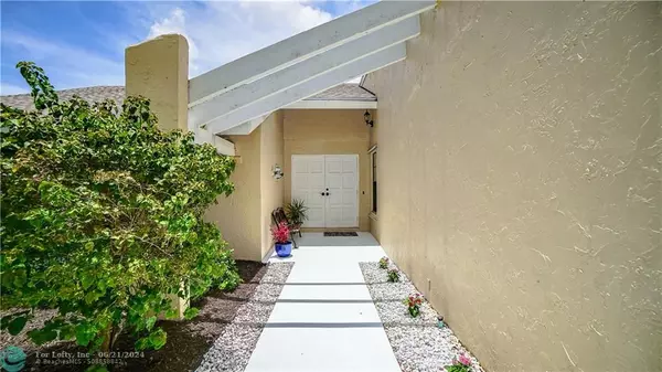 Boca Raton, FL 33487,4842 Willow Dr