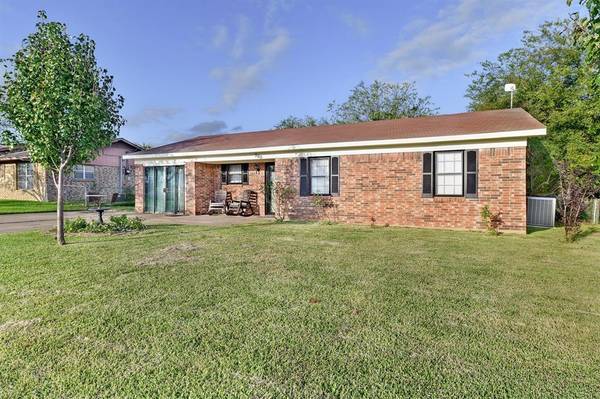 360 Vz County Road 3901, Wills Point, TX 75169