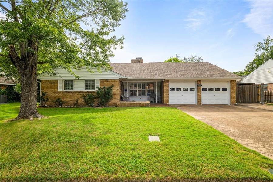 309 Staffordshire Drive, Irving, TX 75061