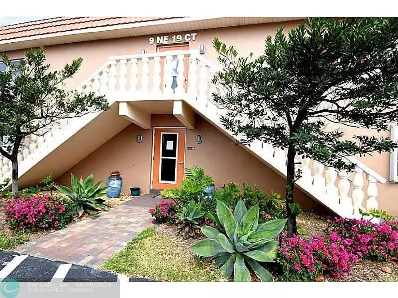 Wilton Manors, FL 33305,9 NE 19th Ct  #220C