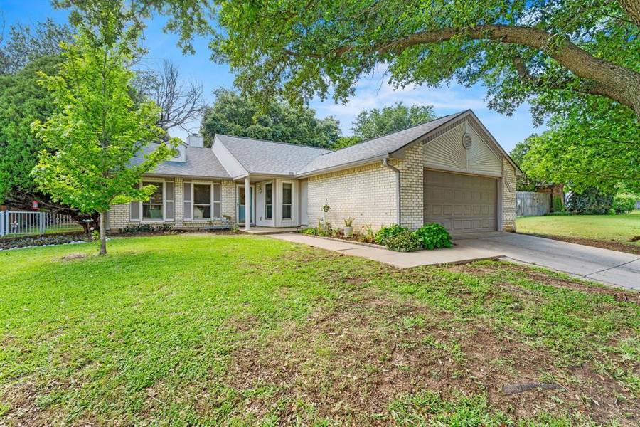 2531 Chinaberry Drive, Bedford, TX 76021