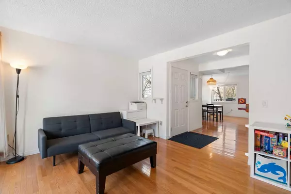 Calgary, AB T2N0E4,715 2 AVE NW #1