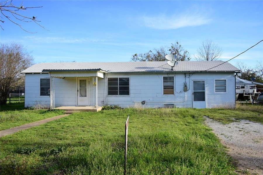 807 E White Street, Hamilton, TX 76531