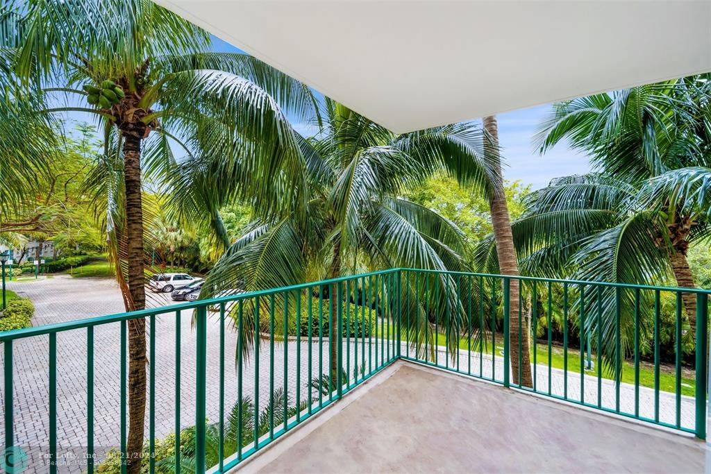 Aventura, FL 33180,20000 E Country Club Dr #208