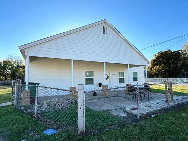 311 W Franklin Street, Alvord, TX 76225