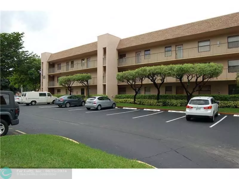 10303 Sunrise Lakes Blvd  #208, Sunrise, FL 33322