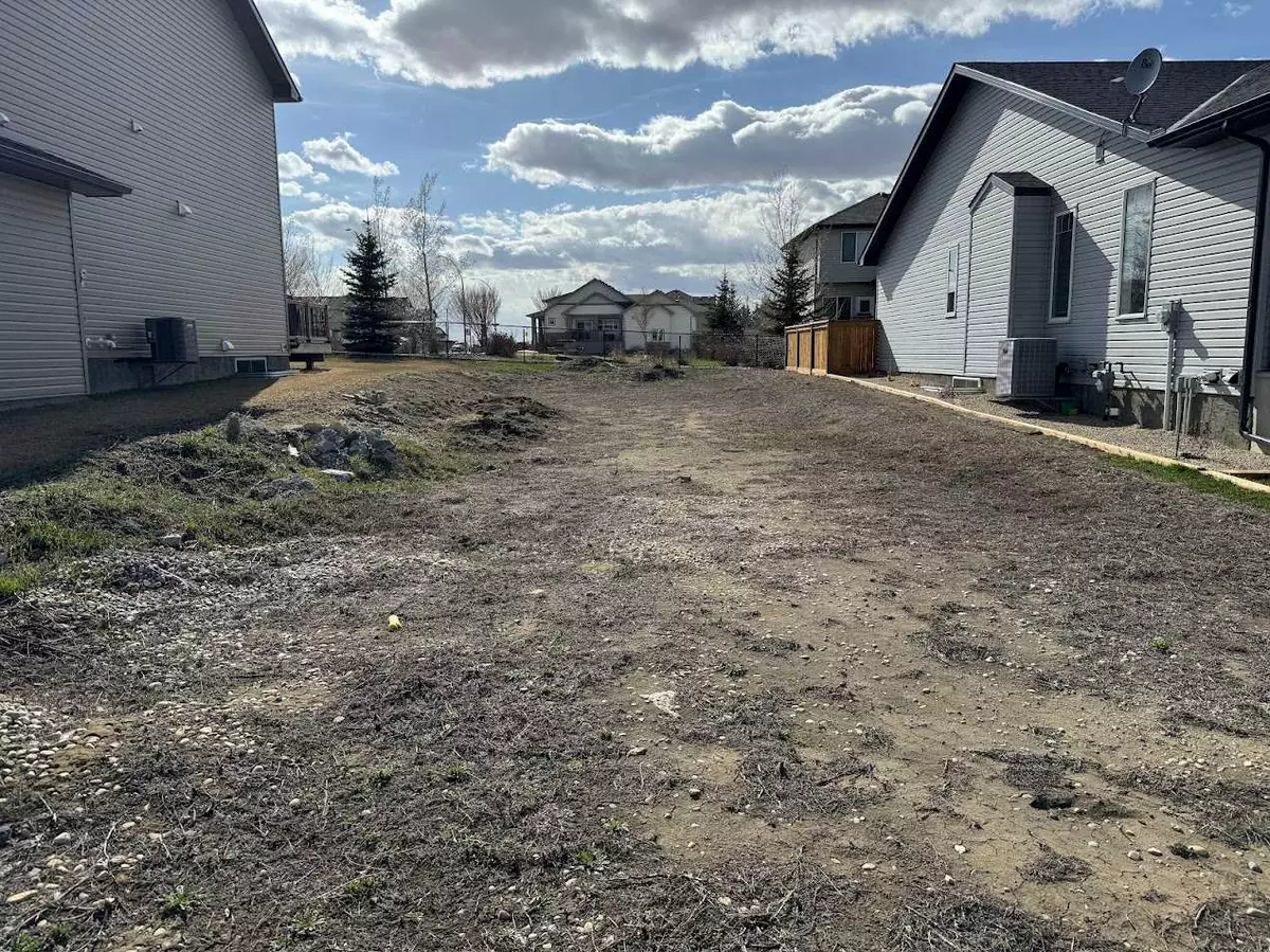 Strathmore, AB T1P 0C9,160 Wildrose CRES