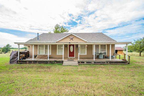 781 County Road 1476, Como, TX 75431