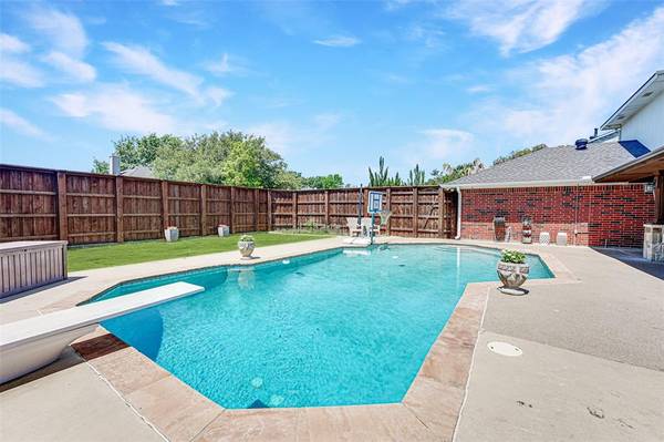 906 Heatherwood Drive, Wylie, TX 75098