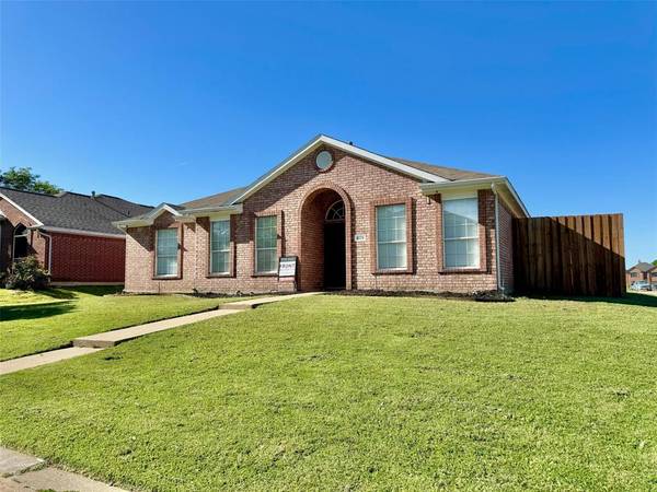 829 Longleaf Drive, Desoto, TX 75115