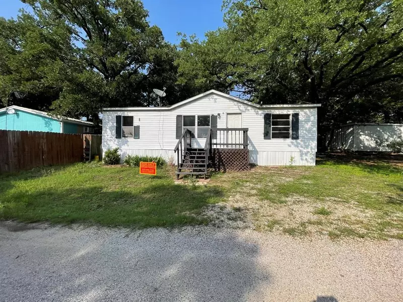 76 Live Oak Street, Alvarado, TX 76009