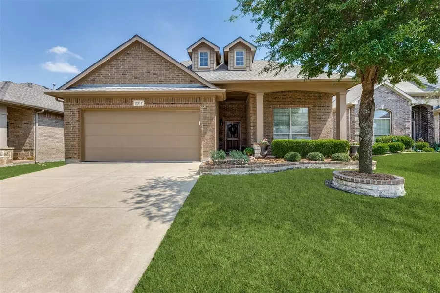 2212 Frosted Willow Lane, Fort Worth, TX 76177