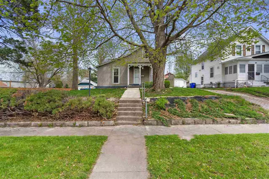 426 S Marion Ave, Washington, IA 52353