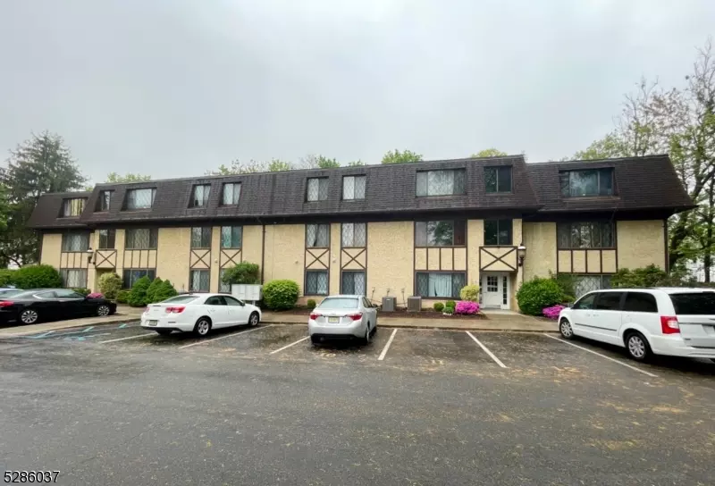 192 Burnett Ave #13, Maplewood Twp., NJ 07040