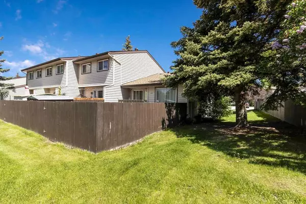 Calgary, AB T2A 5Z8,6100 4 AVE NE #122