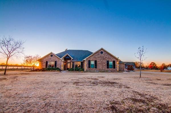 1620 County Road 377, Van Alstyne, TX 75495