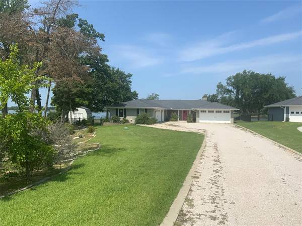 111 Ute Cove, Lake Kiowa, TX 76240