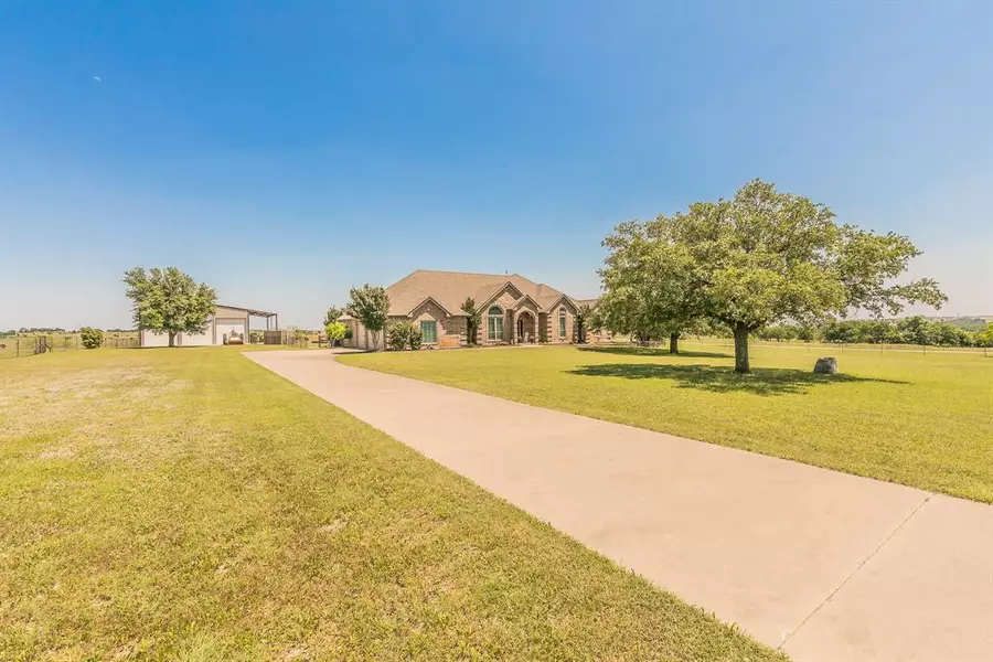 607 Hollyridge Lane, Fort Worth, TX 76108