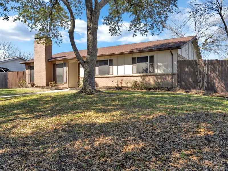 1301 Oakbluff Drive, Lancaster, TX 75146