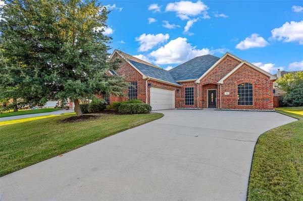 1017 Linden Drive, Burleson, TX 76028